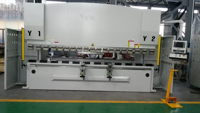 L'ESA 540 CNC 4 axes presses-plieuses 160T4000