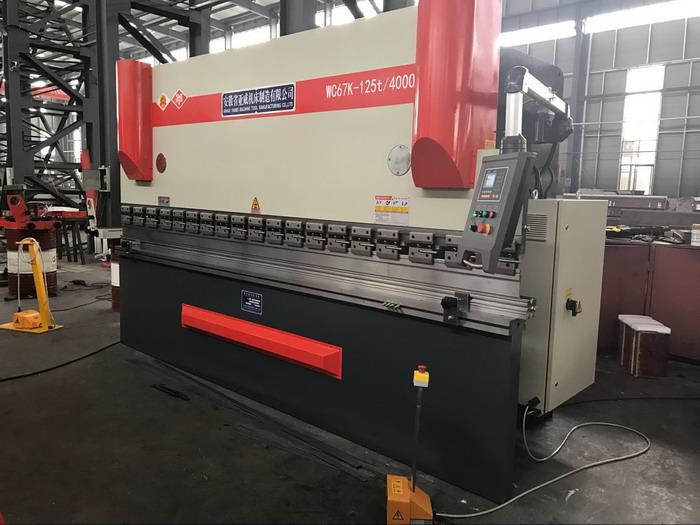Ahyawei 4m NC Press Freins 2 Axes
