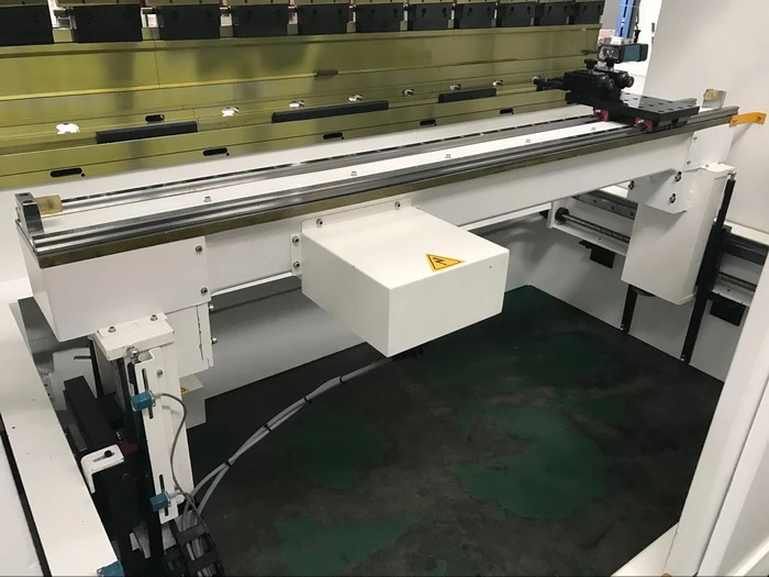Yawei 8ft cnc brakepress 4 axis back gauges