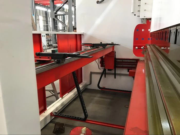 X R Z1 Z2 4 axis cnc auto press brake 400T4M back gauges China AHYW