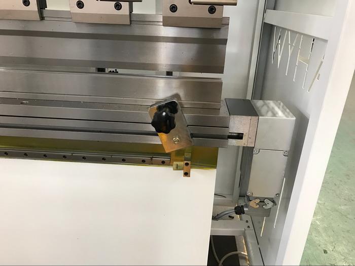 CNC controlled motorised crowning table for Yawei PBM Hybrid cnc press brake for 4m sheet metal bending machine china factory